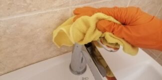 Як очистити ванну від нальоту та бруду швидко