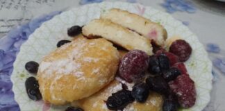 Як приготувати сирники на сніданок без олії