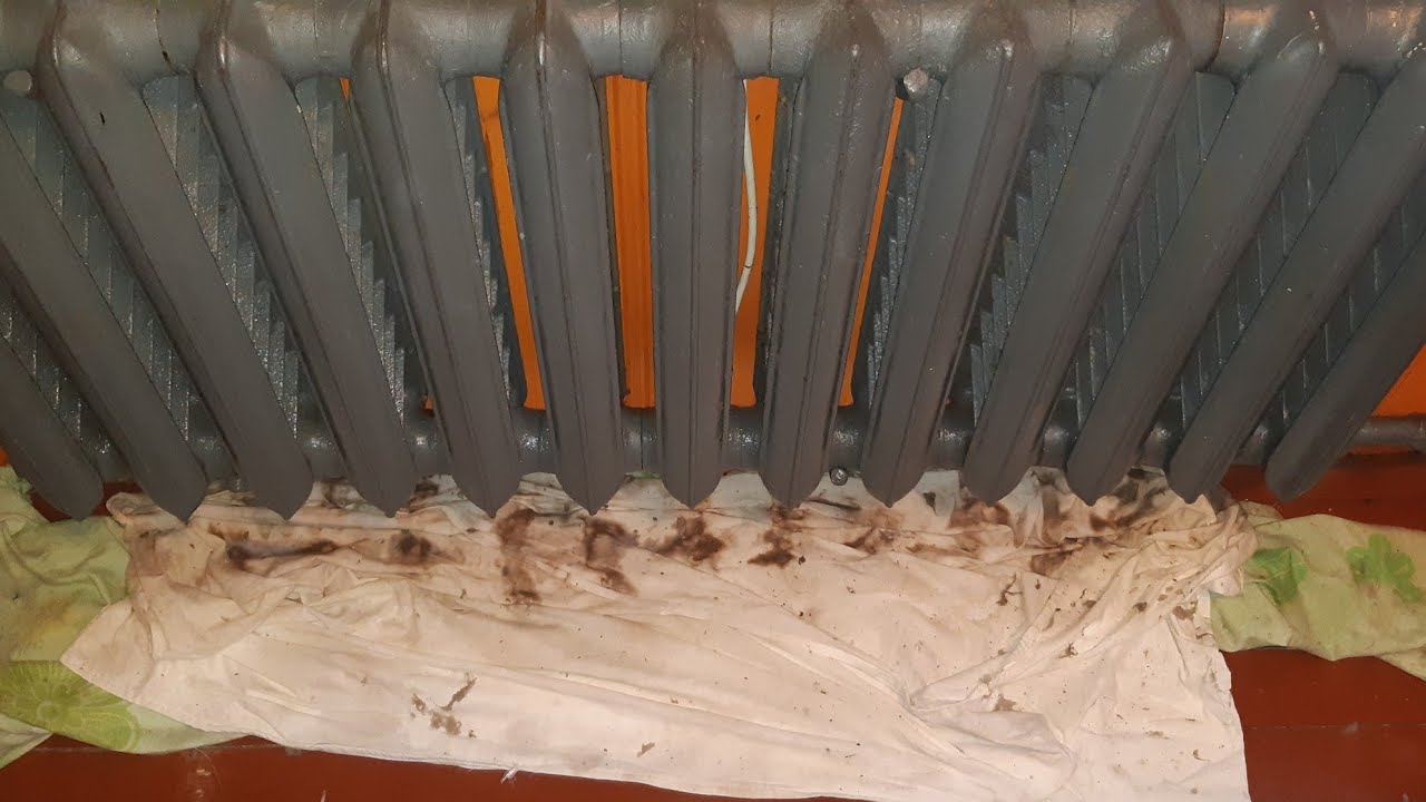 Господині розповіли, як легко очистити радіатор опалення у внутрішній частині