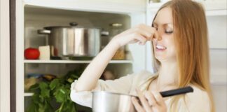 Господині назвали рецепт суміші для холодильника, яка прибирає запах риби 