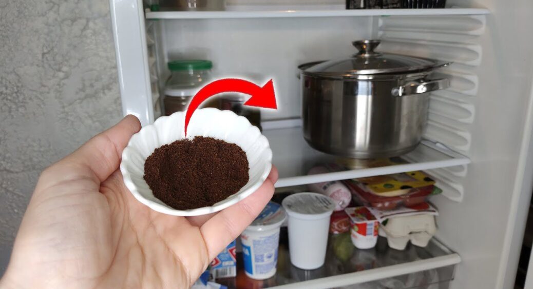 Поставила у холодильник 1 склянку із “цим” – і вирішила популярну проблему: кмітлива бабуся дала цю пораду 