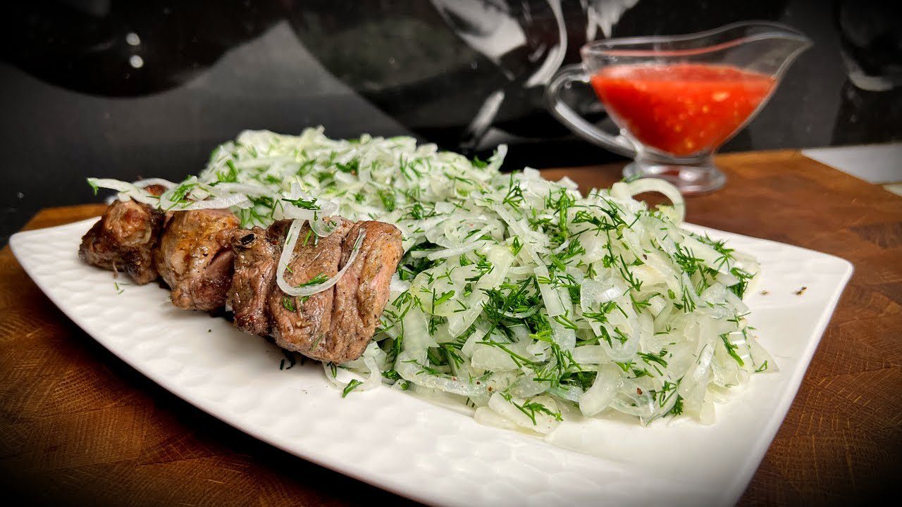 Кулінари розповіли, як приготувати дуже смачну мариновану цибулю з куркумою