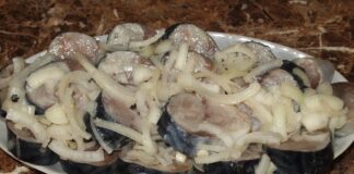 Кулінари поділилися простим рецептом неймовірно смачної маринованої скумбрії