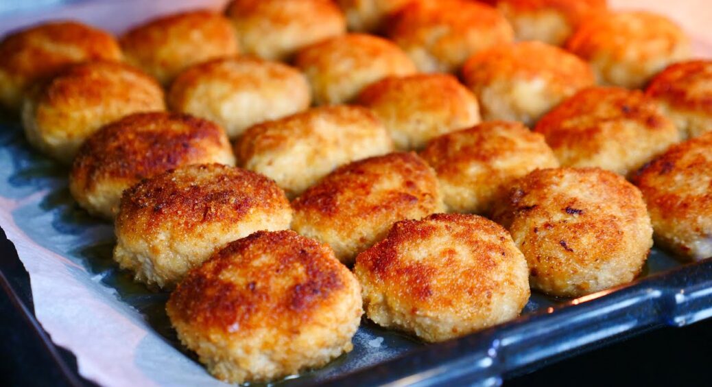 Курячі котлети виходять дуже смачні та соковиті, а не сухі: додаю у фарш 1 несподіваний продукт 