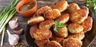 Кулінари поділилися рецептом котлет із курячого та свинячого фаршу з травами
