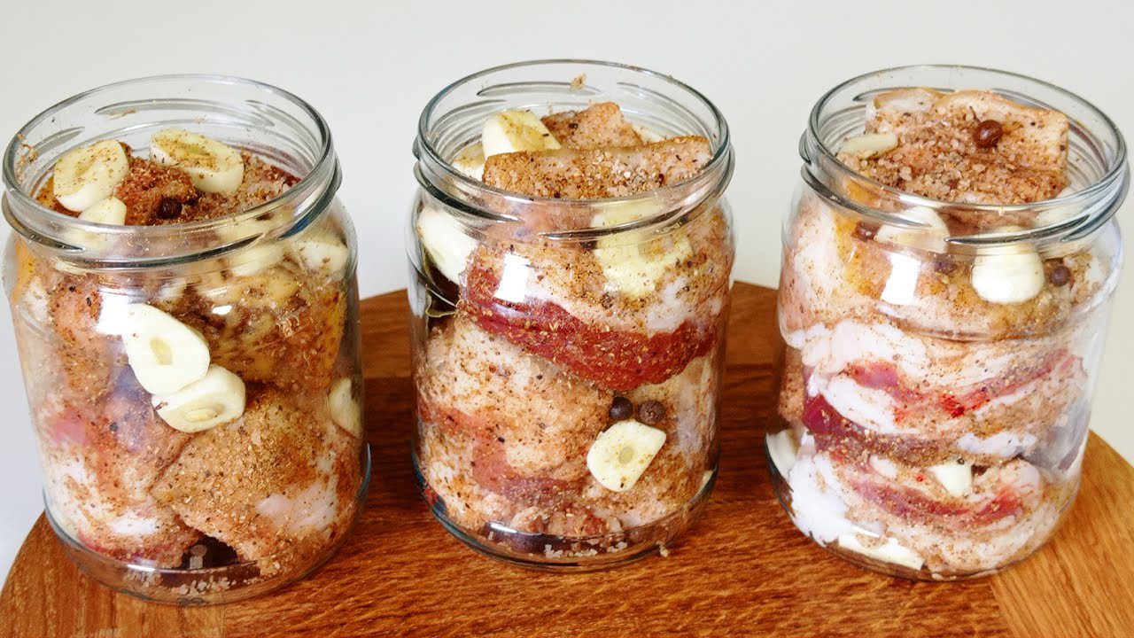 Кулінари розповіли, як приготувати неймовірно смачне мариноване сало з прянощами