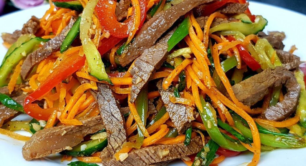 Цей салат “Новорічна пані” готую за 10 хв і без майонезу: вперше спробували на Новий рік 2018 – і їмо досі 