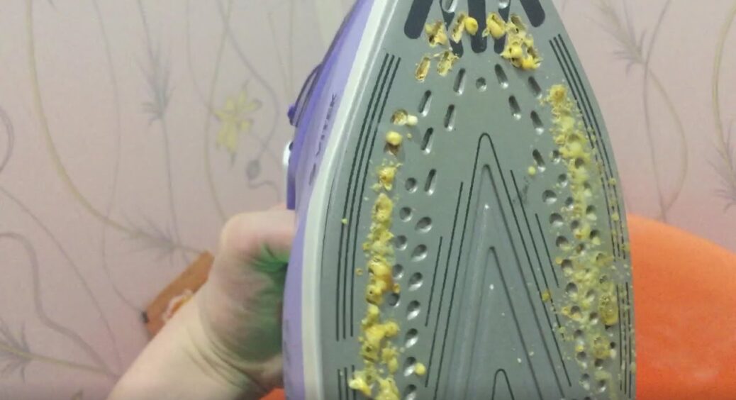 Нагар і накип вилітають “пластівцями” – просто застосовую ці 3 засоби і стара праска служить мінімум 7 років 