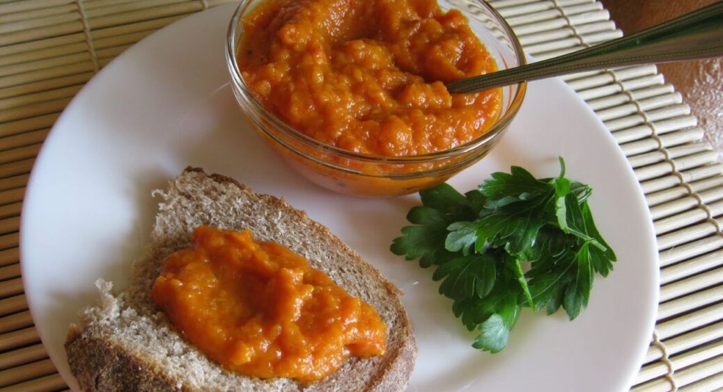 З 6 інгредієнтів готую “золоту” кабачкову ікру, смачнішу за червону: перевірений рецепт мами із села 