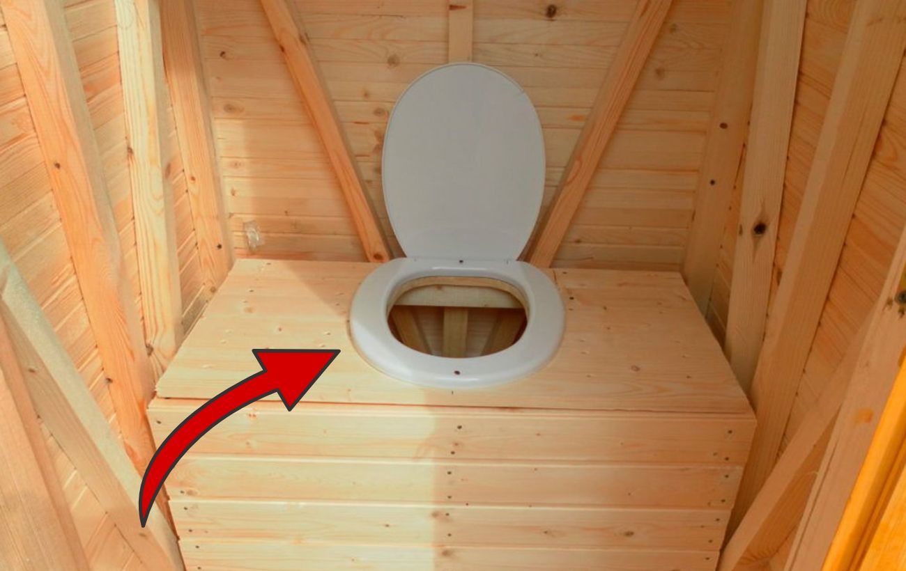 Як позбутись від смороду у вуличному туалеті