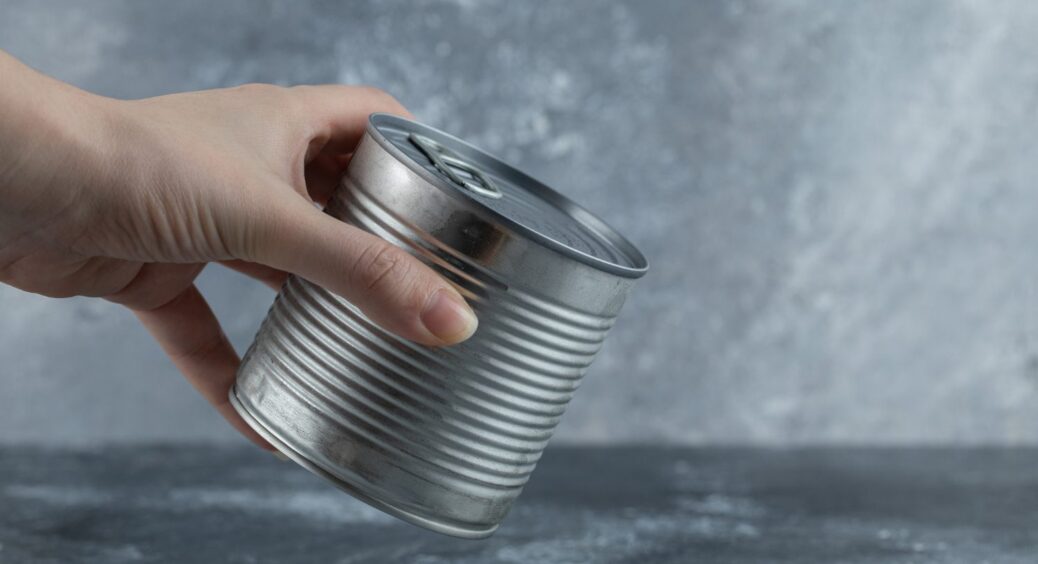 Старі жерстяні банки – не сміття: вішаю восени їх на дерева в саду – сусіди вражені моєю винахідливістю 