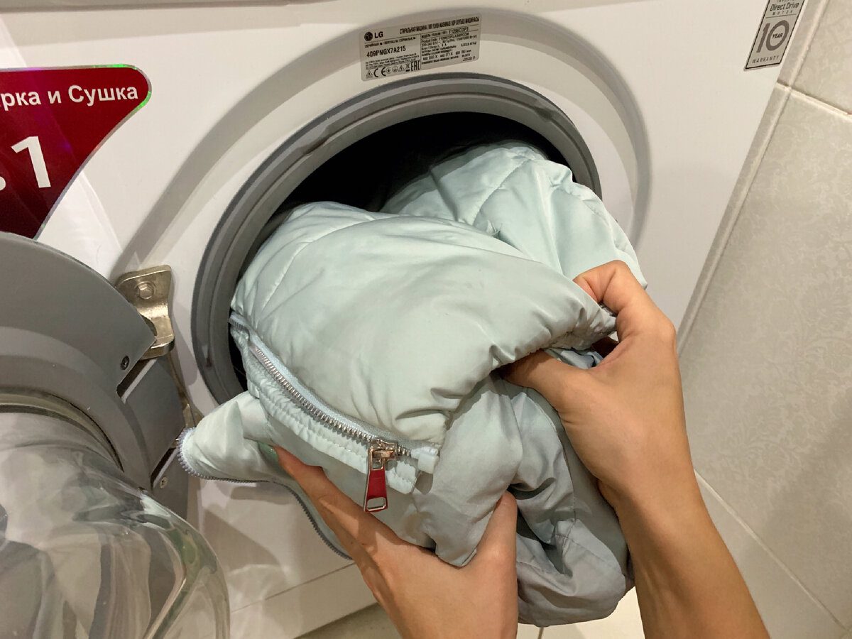Експерти пояснили, як правильно прати пуховик, аби він не псувався, а пух не збивався