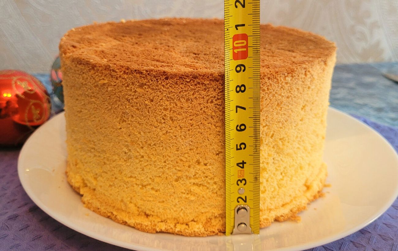 Чому бісквіт не пропікається та що з цим робити