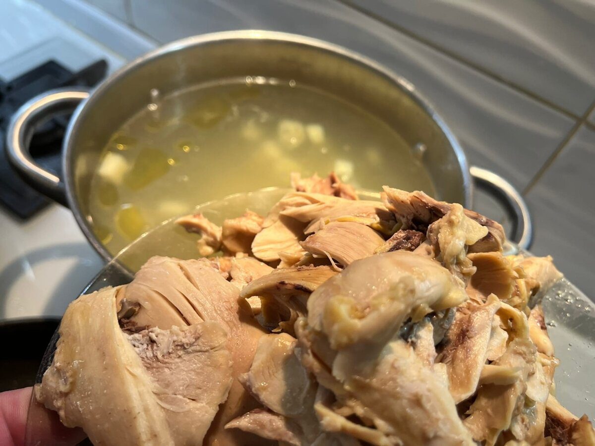 Кулінари розповіли, як приготувати смачний і дешевий суп зі звичайної крупи та м'яса