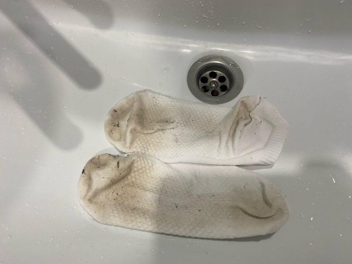 Господині розповіли, як за одну ніч ідеально відбілити шкарпетки без тертя