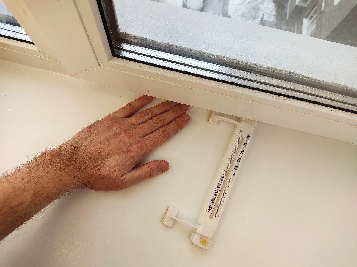 Експерти пояснили, як захистити свою оселю від протягів в осінній та зимовий періоди