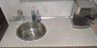 Експерти розповіли простий спосіб усунути засмічення в кухонній раковині 