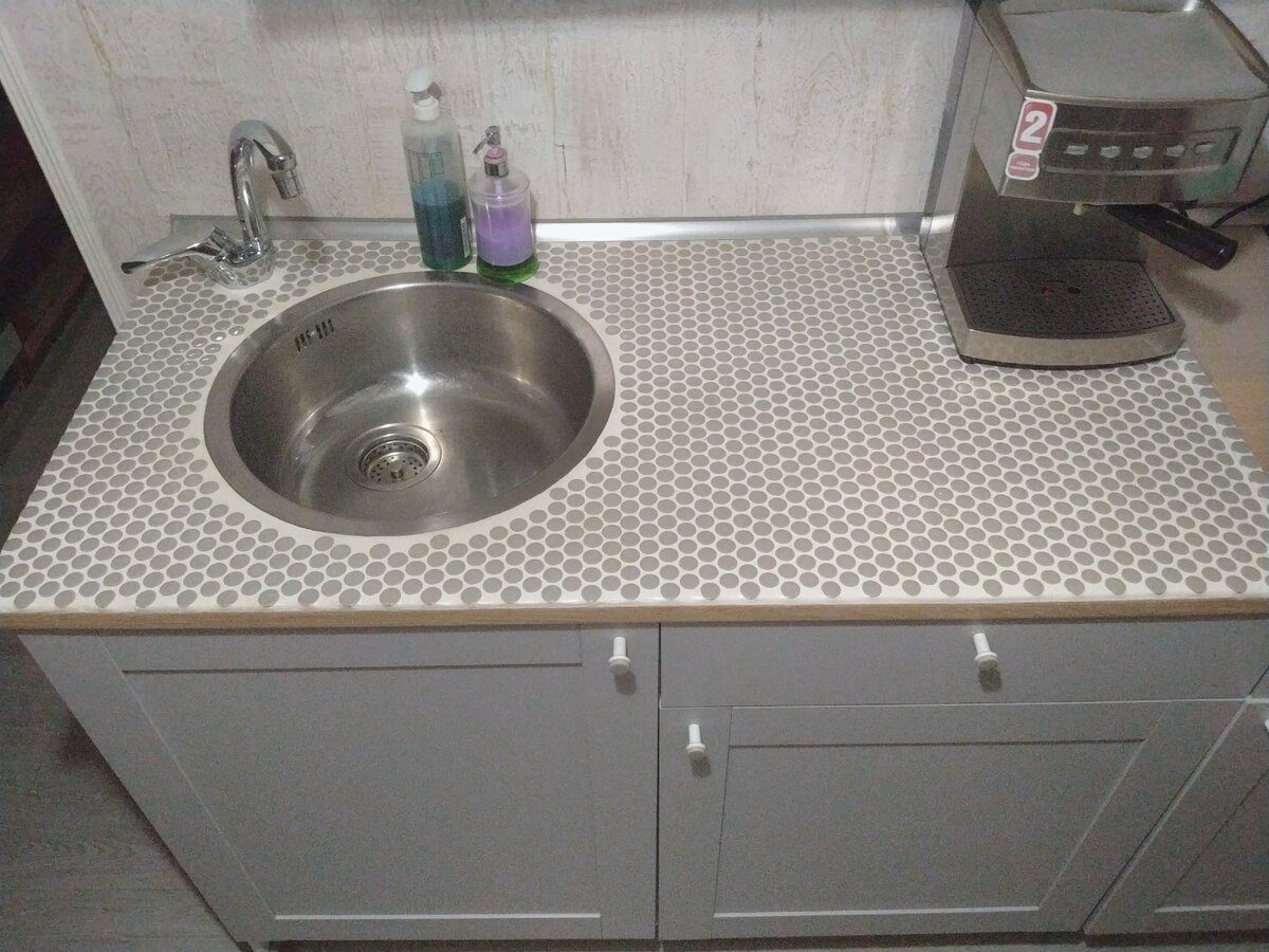 Експерти пояснили, як швидко очистити раковину на кухні від неприємного аромату та бруду