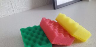 Господині пояснили, як продовжити життя губці для миття посуду 