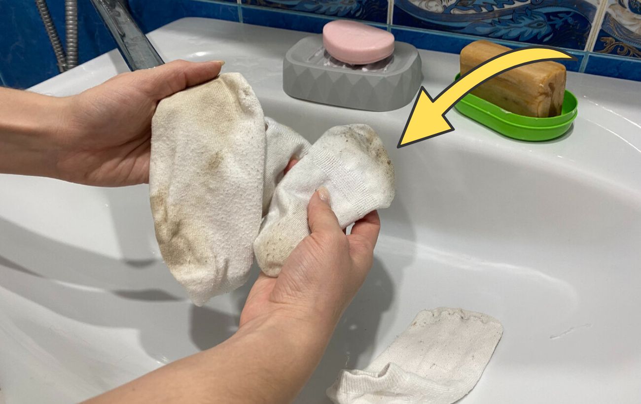 Як відбілити старі білі шкарпетки