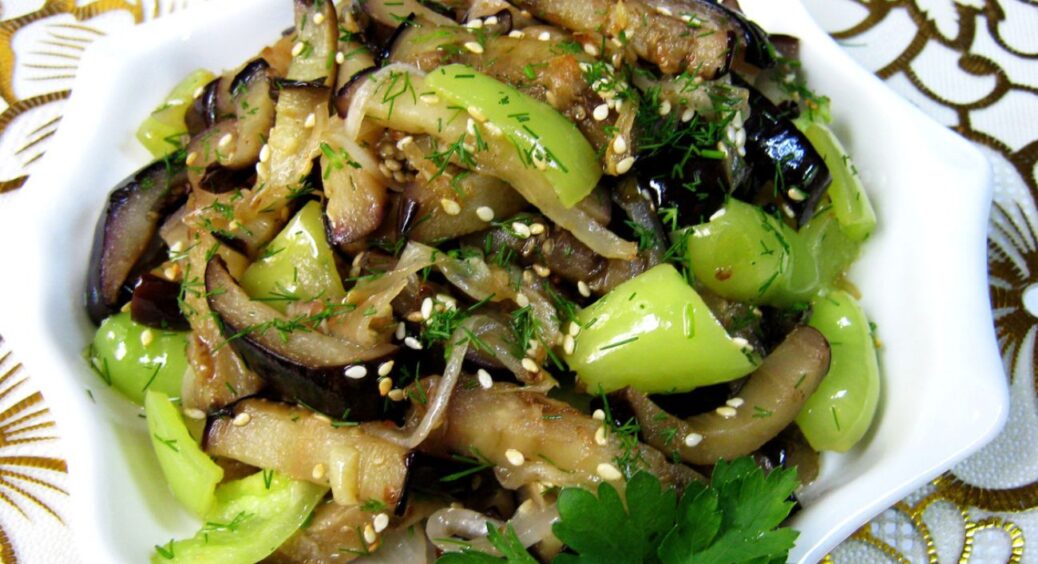 Ще не пізно поповнити зимові запаси! За 20 хв готую цю “ульотну” закрутку з баклажанів та огірків 