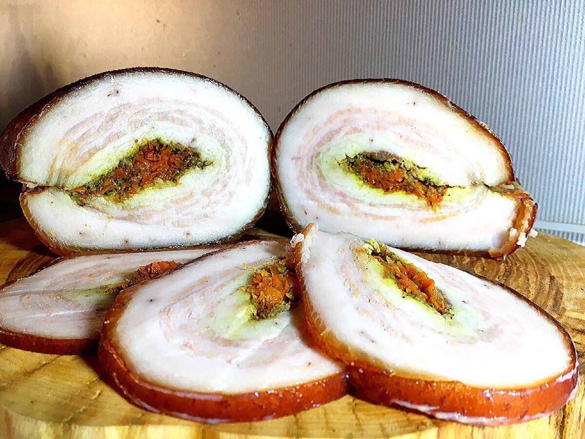 Кулінари розповіли, як приготувати смачне фаршироване сало з морквою – простий рецепт