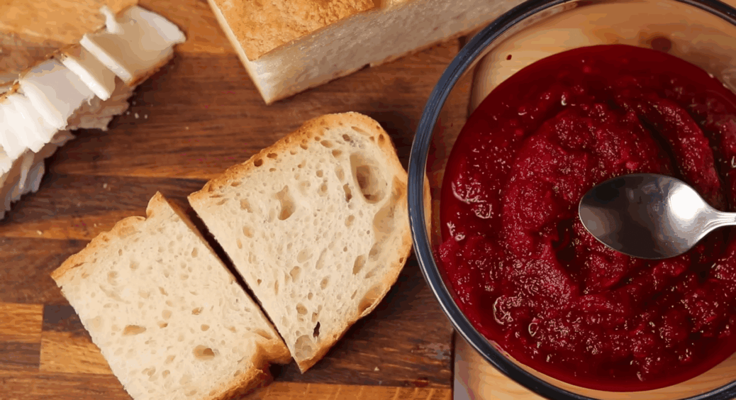 Готую цвіклі за старовинним українським рецептом 20 років – родина з’їдає всю банку за вечір: топ соус! 