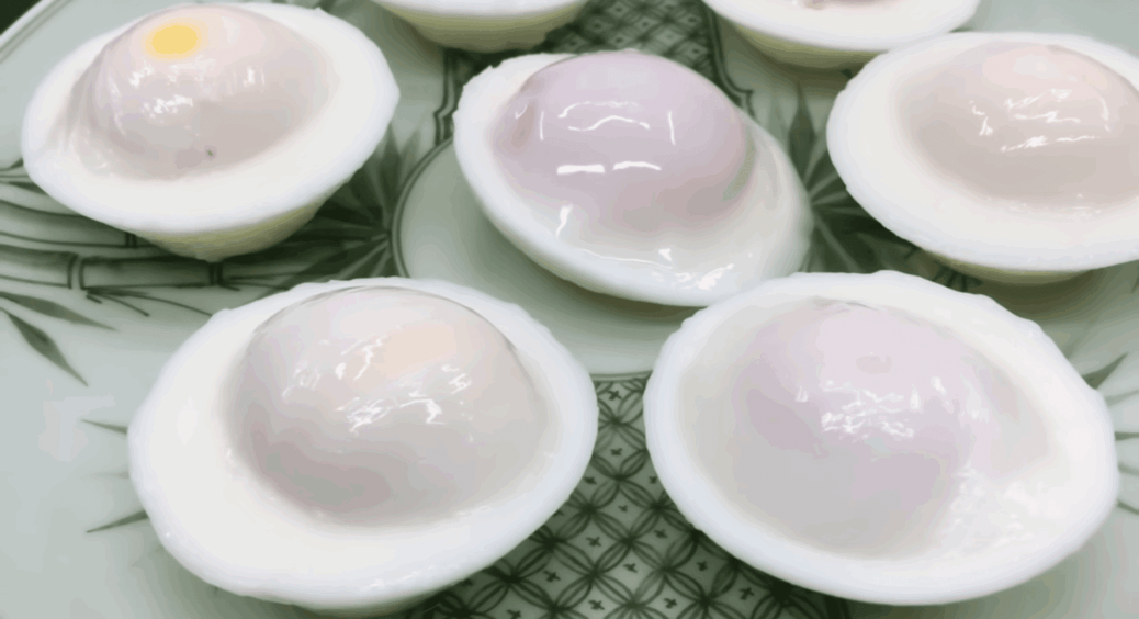 Яйця більше не смажу на олії: почула рецепт у ресторані – тепер готую майже яйце “пашот” щоранку вдома 