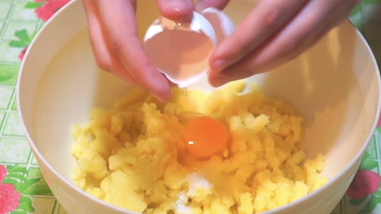 Господині розповіли, як приготувати смачну вечерю з картоплі та яєць Господині розповіли, як приготувати смачну вечерю з картоплі та яєць