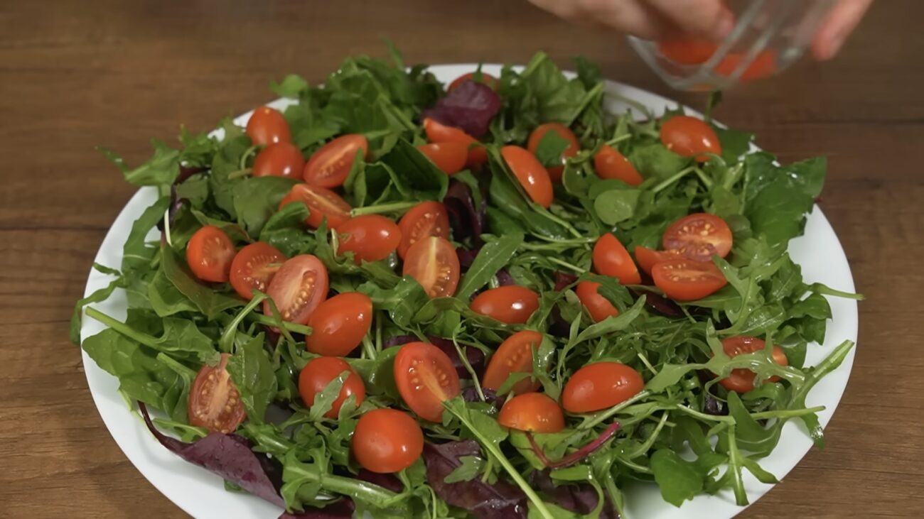 Господині розповіли рецепт святкового салату з пʼяти інгредієнтів 