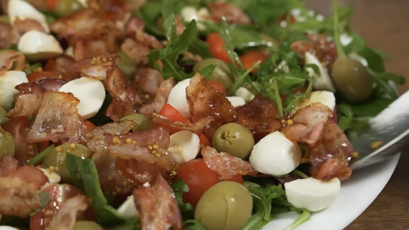 Господині розповіли рецепт святкового салату з пʼяти інгредієнтів 