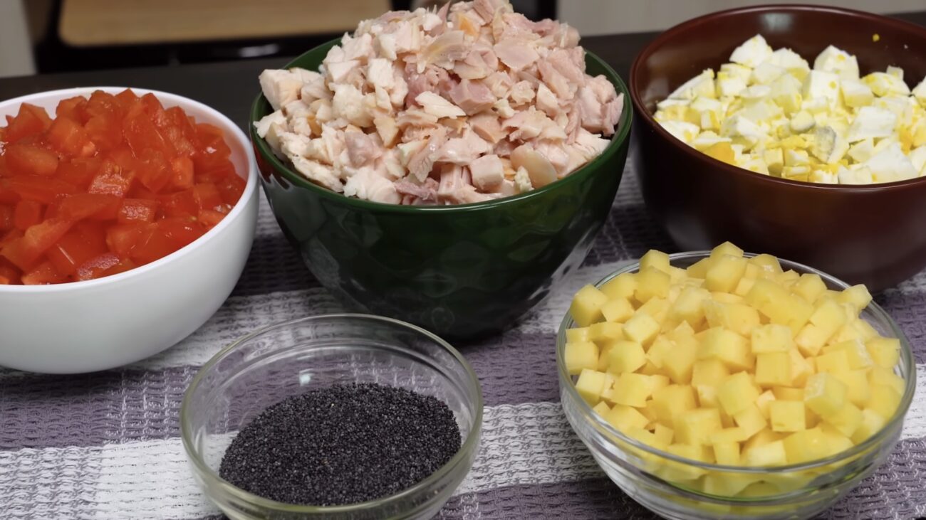 Господині розповіли рецепт смачного салату з 5 шарів Господині розповіли рецепт смачного салату з 5 шарів