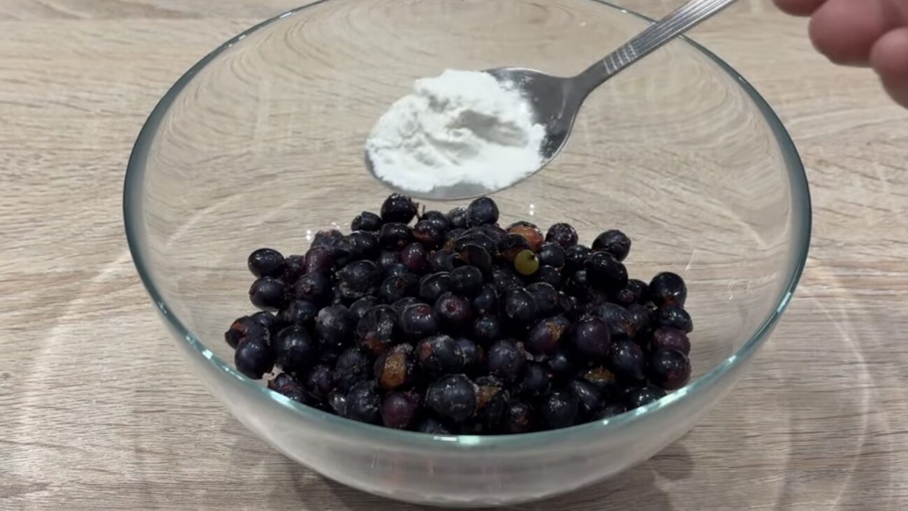 Господині розповіли, як приготувати смачний пиріг на швидку руку 