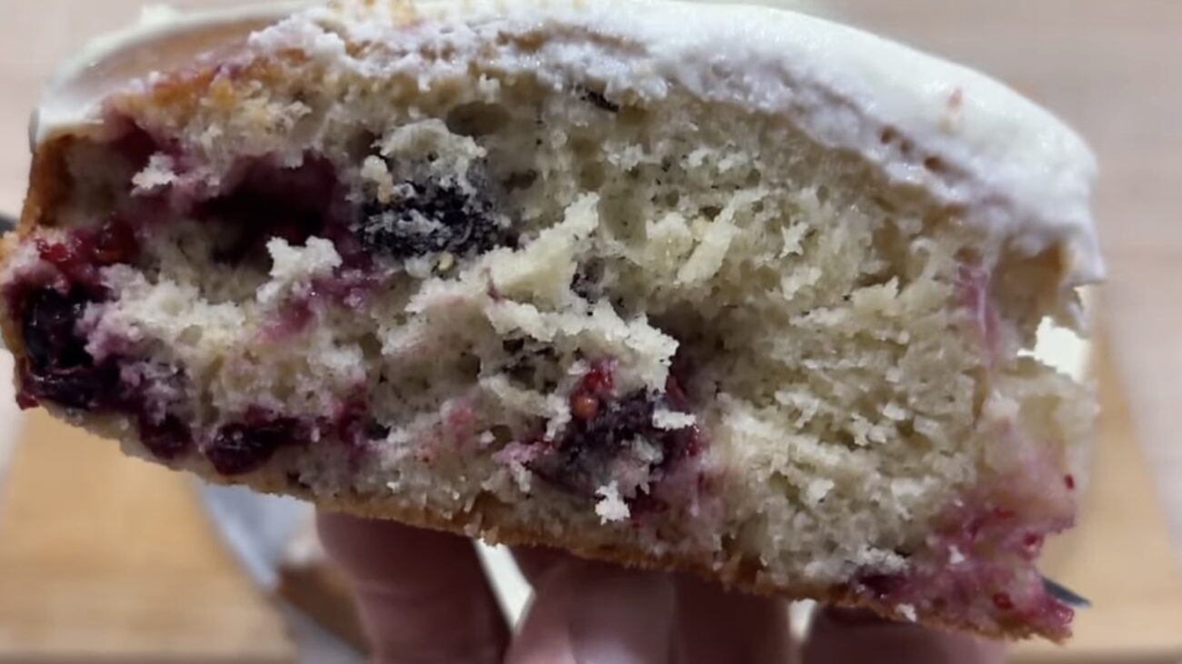 Господині розповіли, як приготувати смачний пиріг на швидку руку 