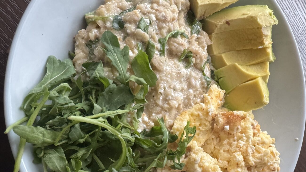 Господині розповіли три цікаві рецепти, як небанально приготувати вівсянку 