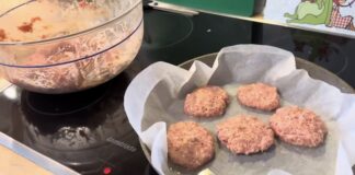 Господині розповіли, як смажити котлети на пергаменті, щоб вони не пригорали 