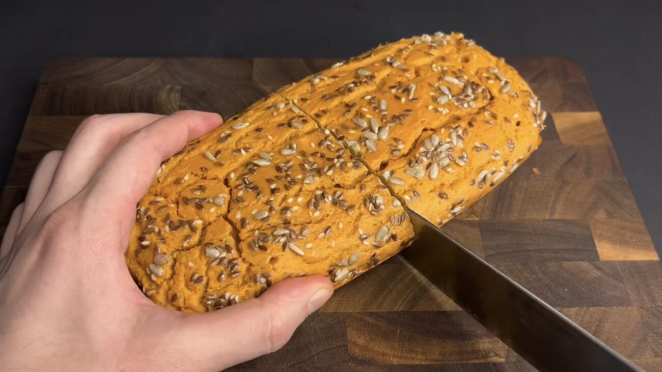 Господині розповіли, як приготувати смачний хліб без дріжджів і борошна 