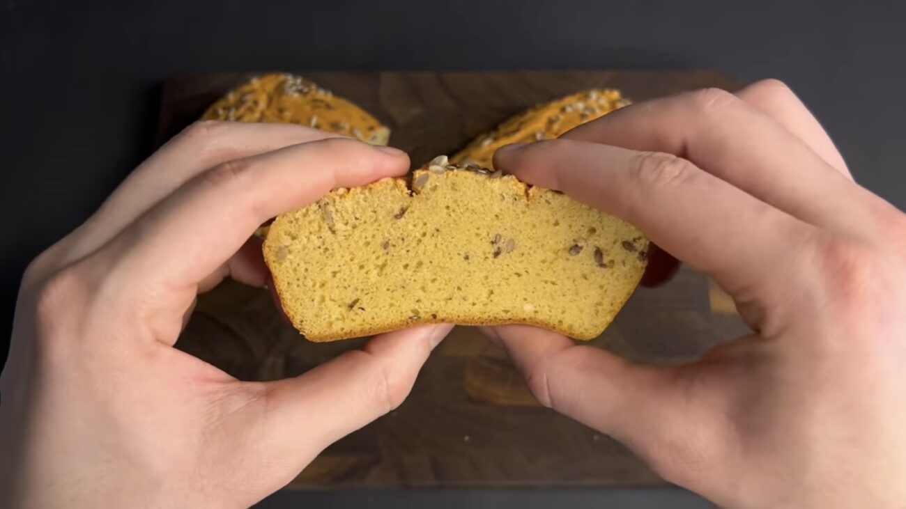 Господині розповіли, як приготувати смачний хліб без дріжджів і борошна 