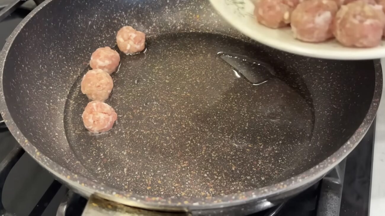 Господині розповіли, як приготувати смачну вечерю з фаршу та гречки Господині розповіли, як приготувати смачну вечерю з фаршу та гречки