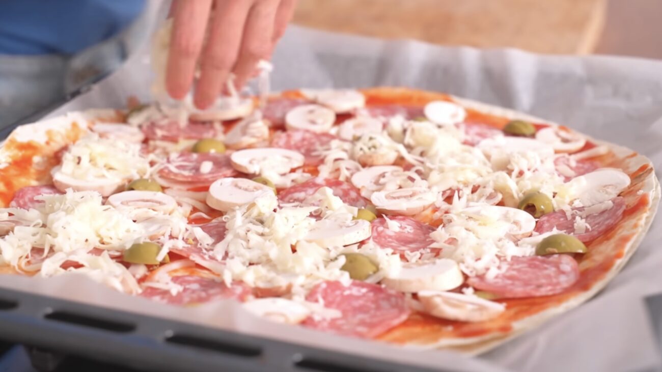 Господині розповіли, як приготувати смачну вечерю в духовці  