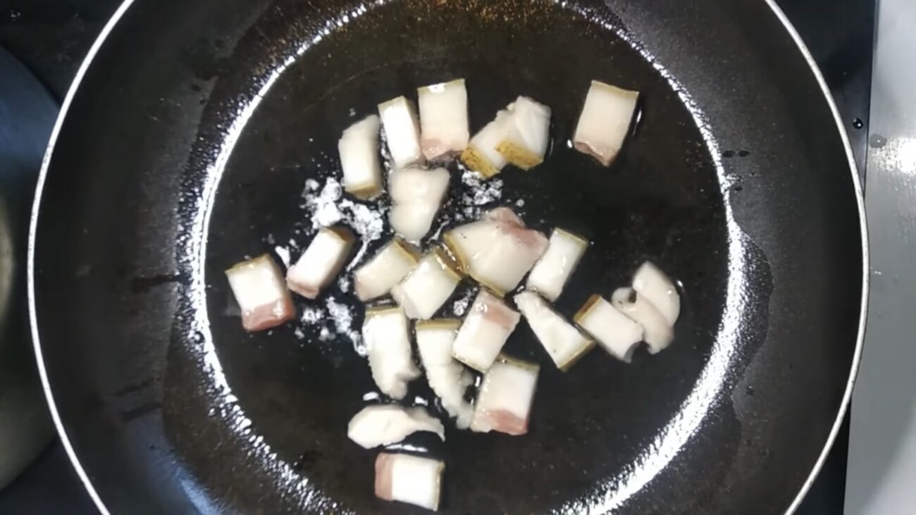 Господині розповіли, як приготувати смачний борщ за рецептом, якому понад 60 років 