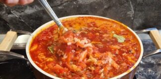 Господині розповіли, як покращити смак борщу засмажкою 