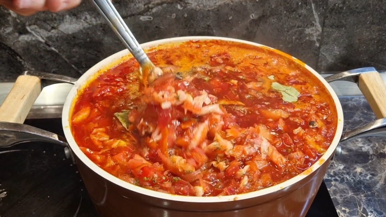 Господині розповіли, як покращити смак борщу засмажкою 