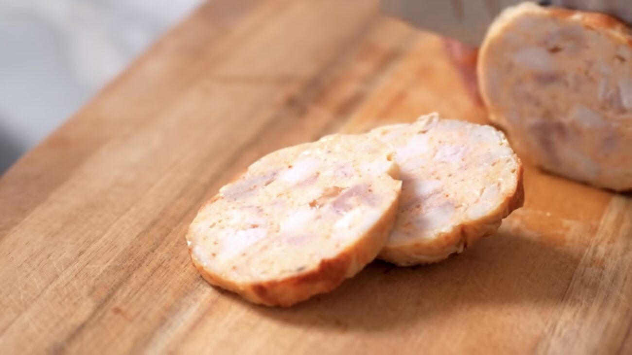 Господині розповіли, як приготувати смачну домашню ковбасу 