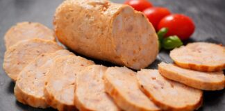 Господині розповіли, як приготувати смачну домашню ковбасу 