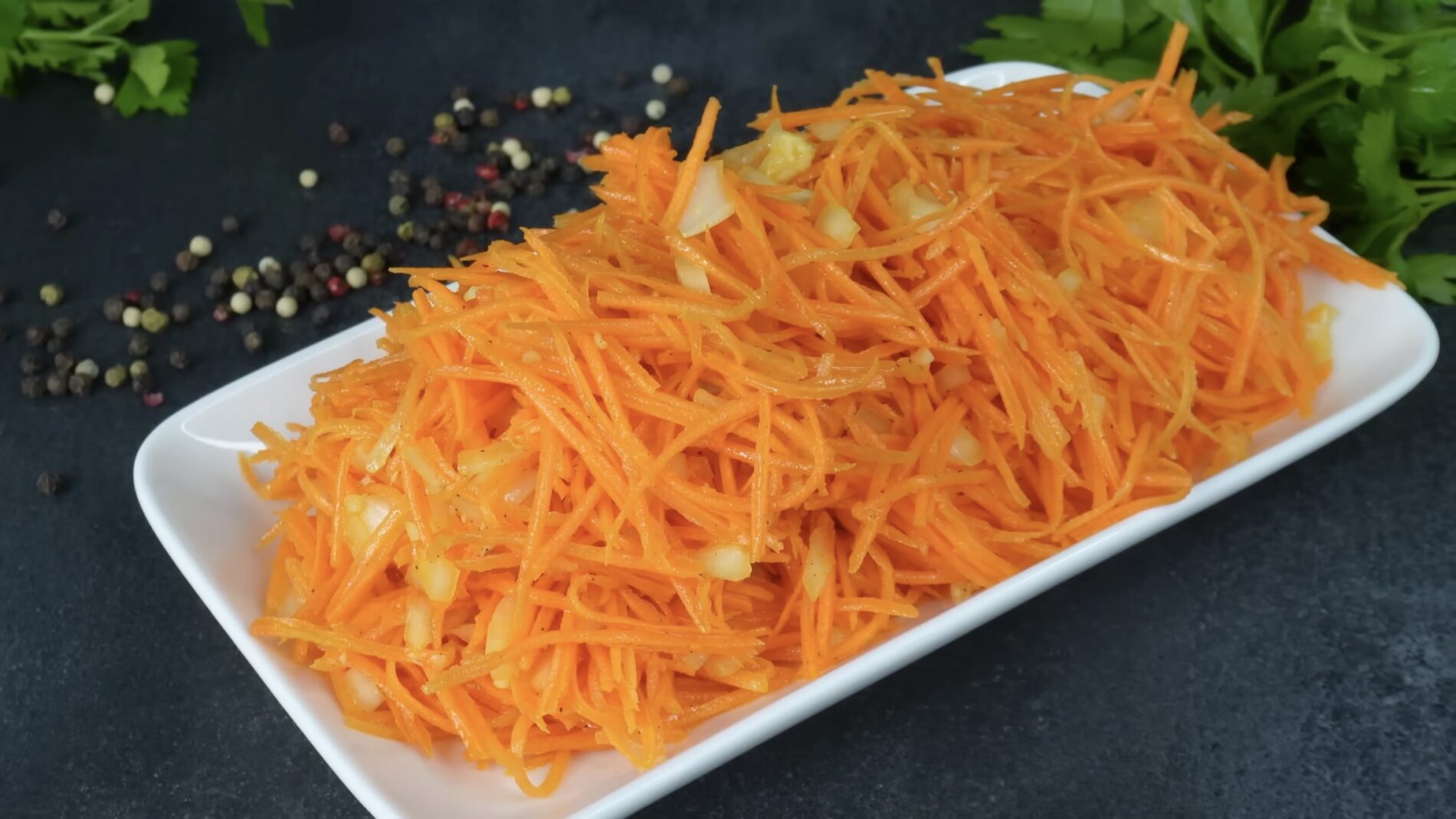 Господині розповіли рецепт смачного салату із моркви, який готується за дві хвилини 