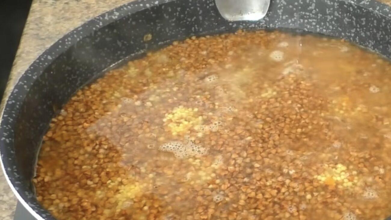 Господині розповіли, як смачно приготувати пшоно на вечерю 