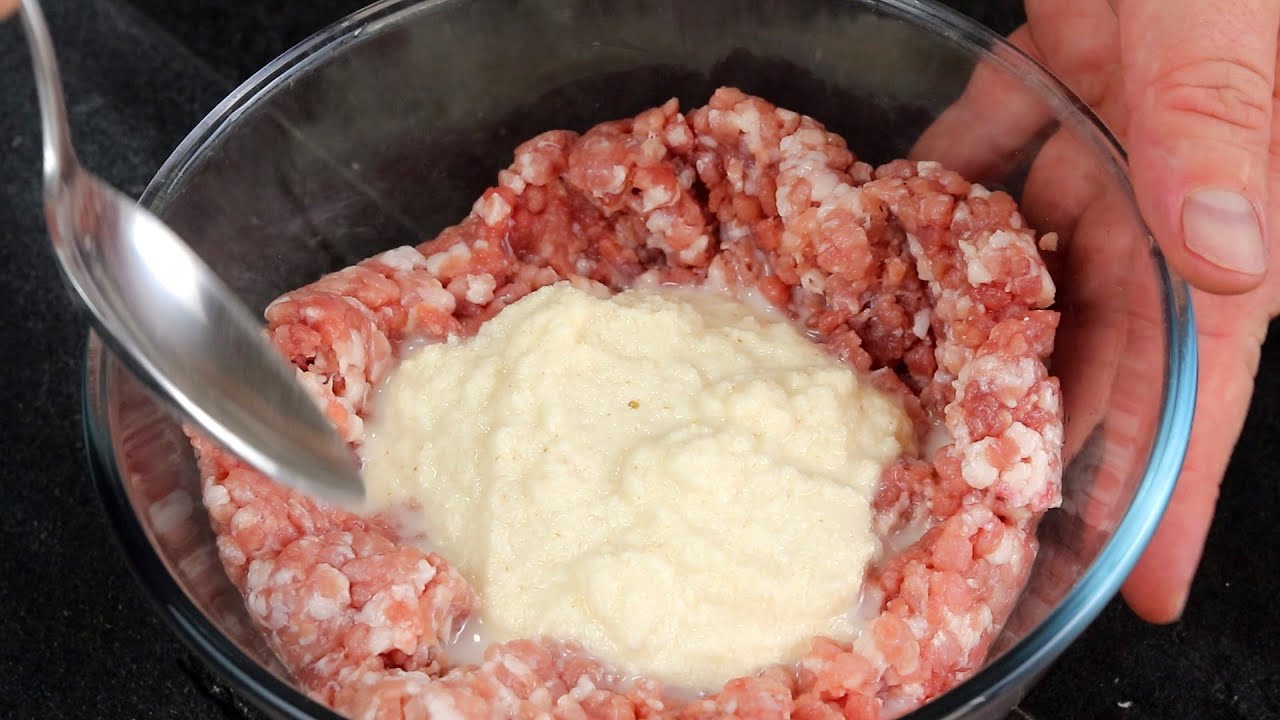 Господині розповіли, скільки манки додавати у котлети для кращої структури 