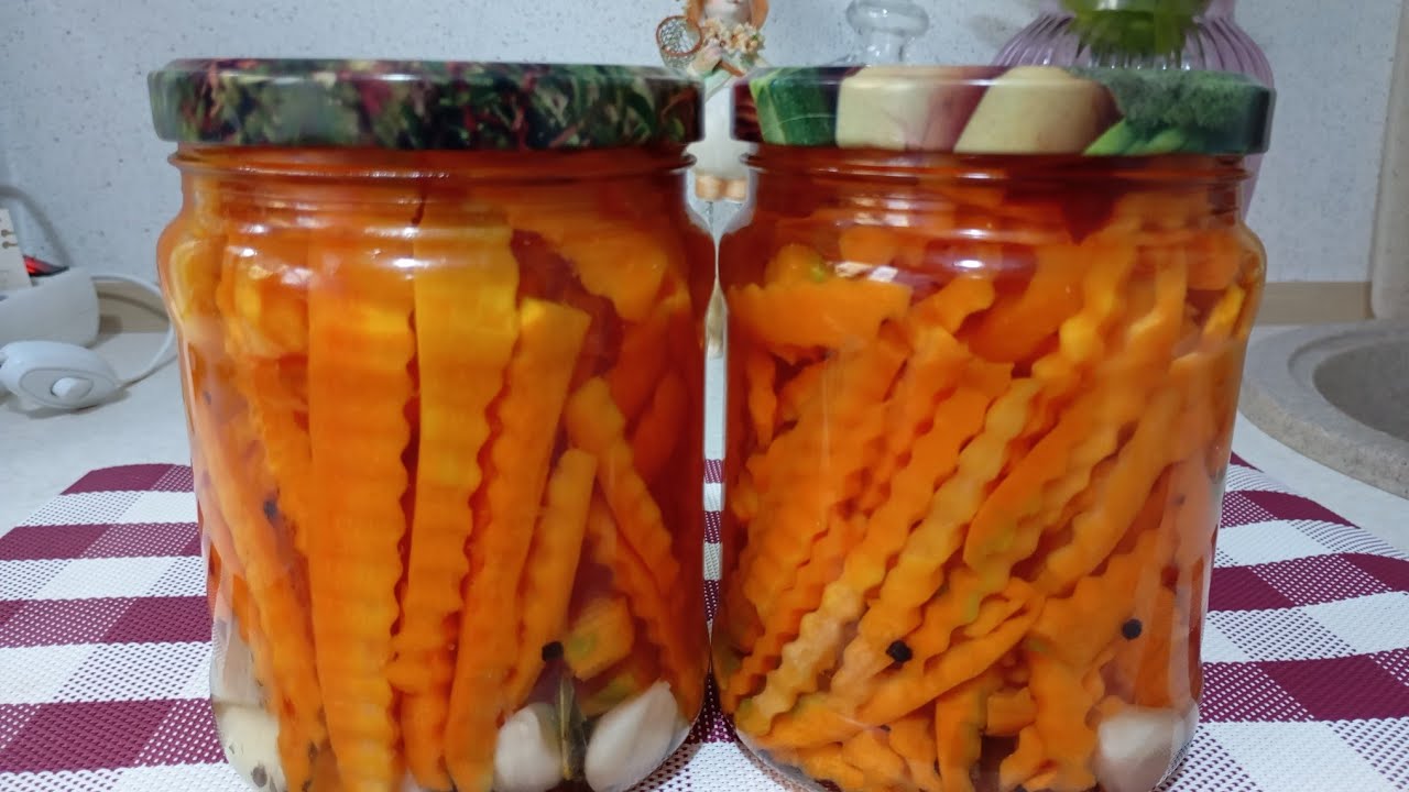 Господині розповіли, як смачно приготувати мариновану моркву на закуску 