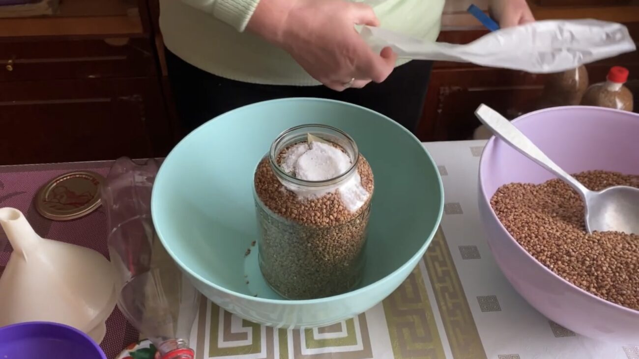 Господині розповіли лайфхак, як зберігати крупи, щоб вони не псувалися два роки Господині розповіли лайфхак, як зберігати крупи, щоб вони не псувалися два роки